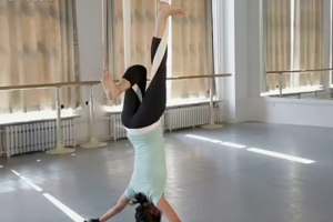 李菁初级空中瑜伽